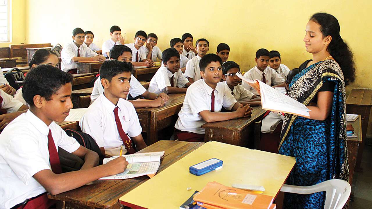 Pune School Fees: फी कपातीच्या सरकारी आदेशाचे खासगी शाळांकडून पालन नाही, पूर्ण फी भरण्याची केली जात आहे सक्ती   
