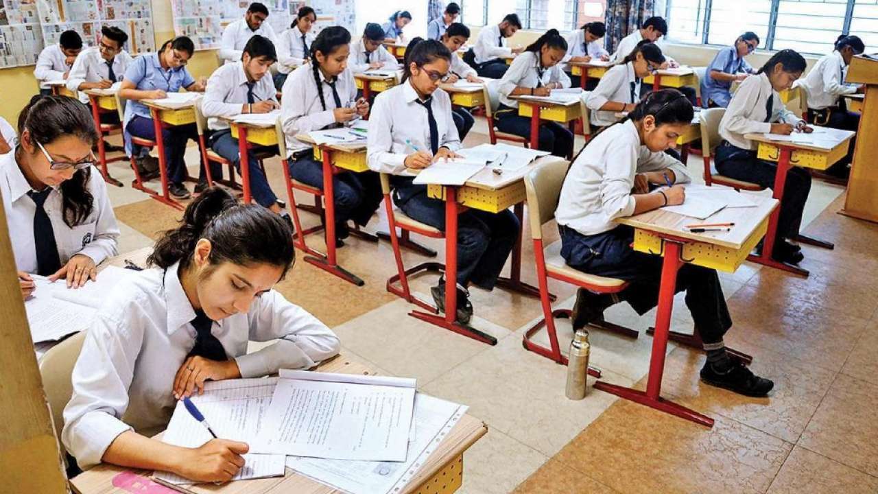 महाराष्ट्रातील ‘या’ विद्यापीठांमध्ये परीक्षा ऑफलाइन घेण्यात येणार शिक्षणमंत्र्यांनी केली घोषणा