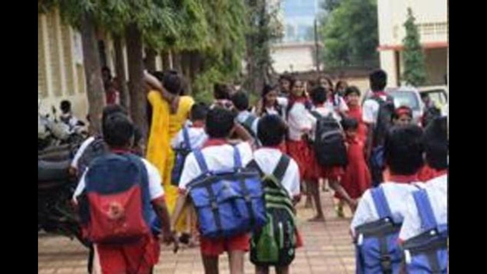 राज्यातील विद्यार्थ्यांसंदर्भात महत्वाची बातमी; फी शुल्कावर १५% सूट कायम!