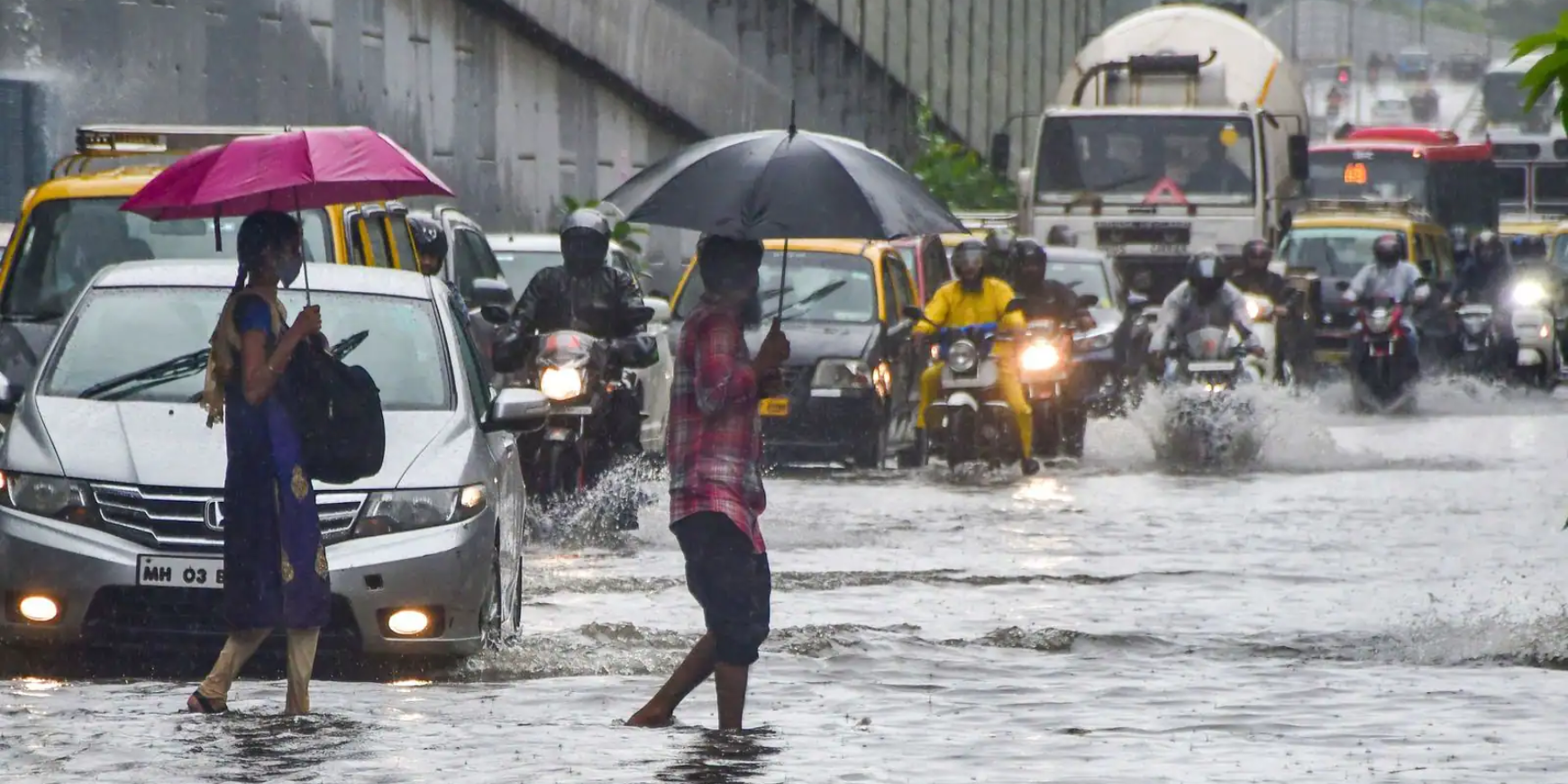 What are the effects of unseasonal rain in Maharashtra
