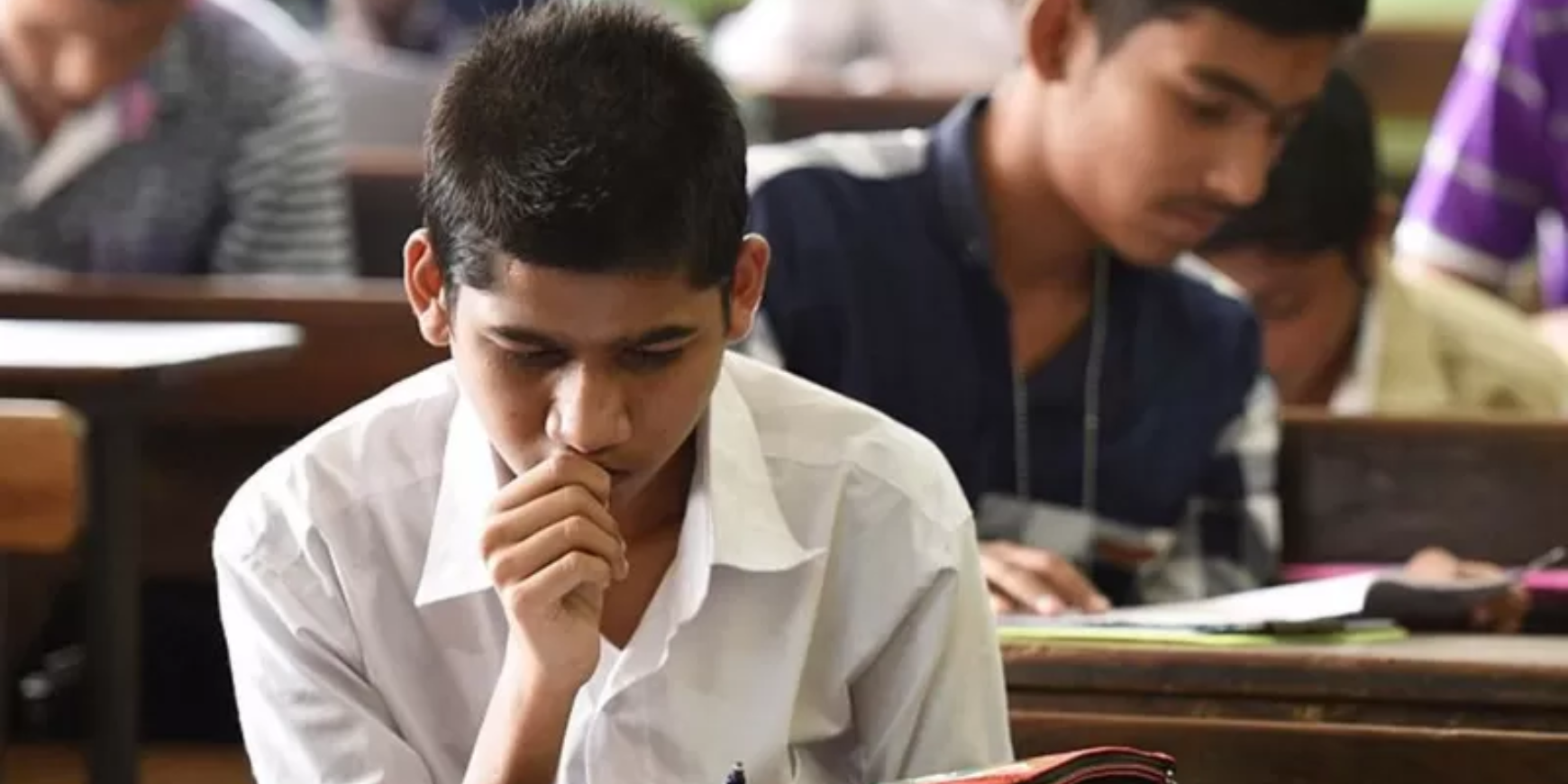इंग्रजी शाळांमध्ये मराठी भाषेत शिकवण्याचे नियम काय आहेत?